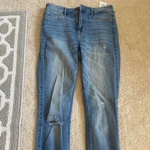 Hollister High Rise Super Skinny Medium Wash Jeans. Size 3L.